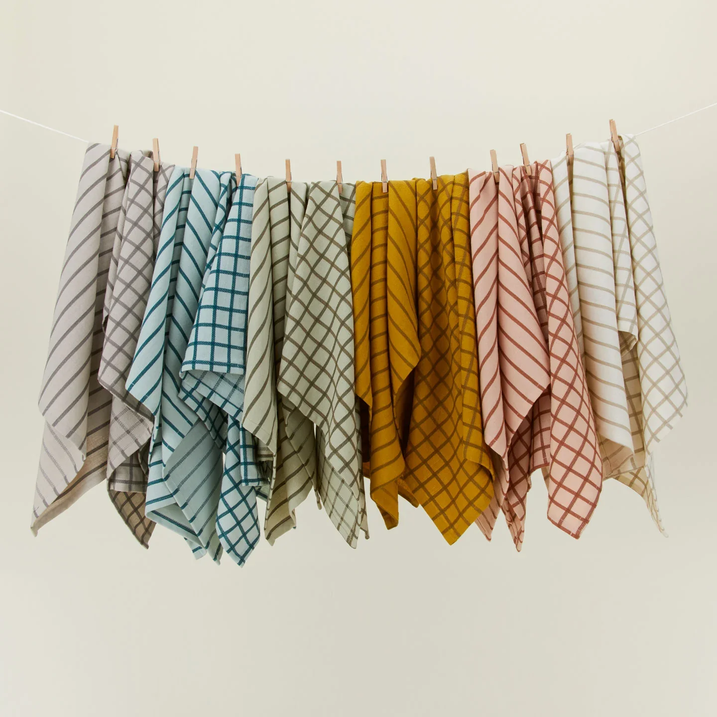 Essential Yarn Dyed Dish Towel | Set of 2 (Light Grey + Black) - Image 4
